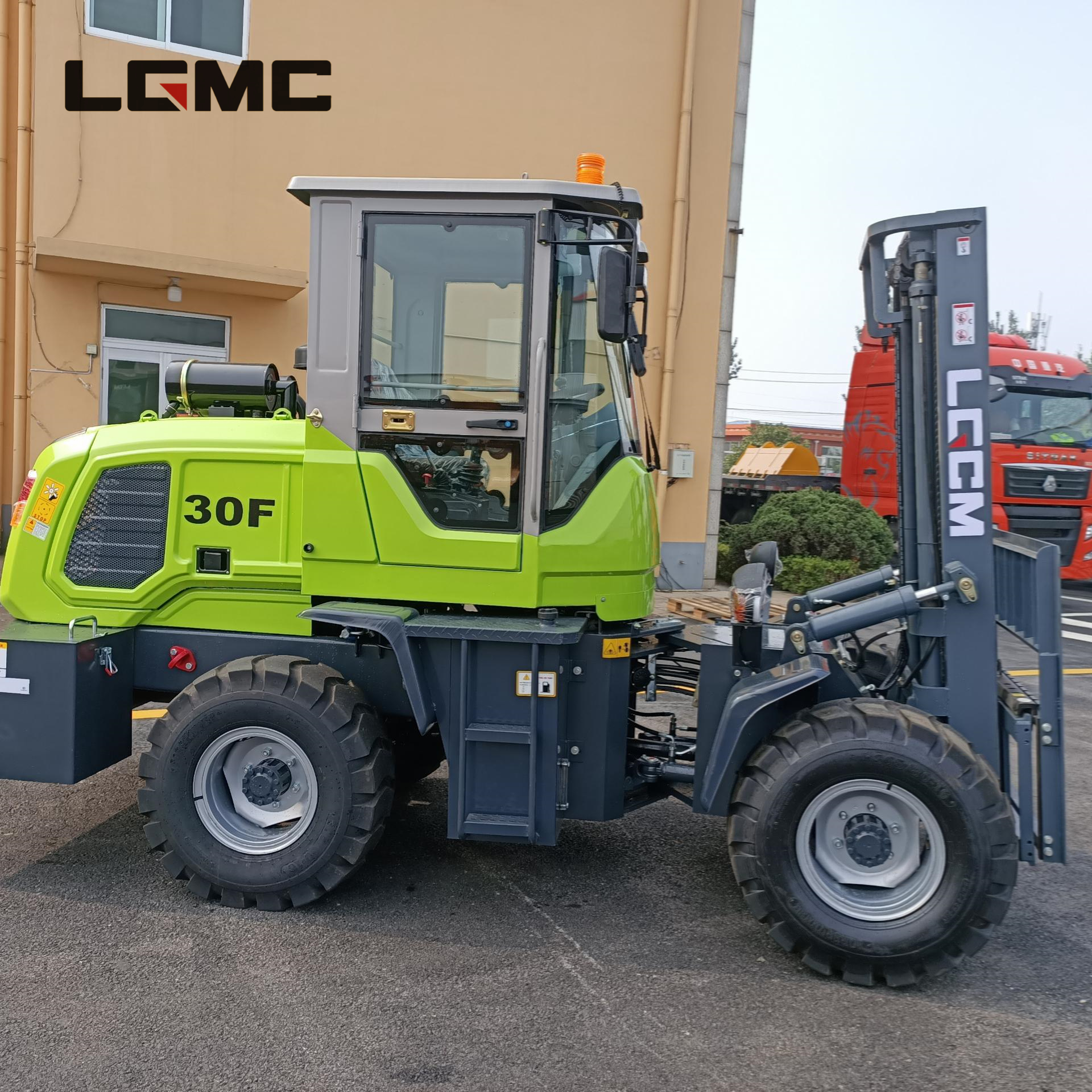 LC30F OFF-ROAD FORKLIFT