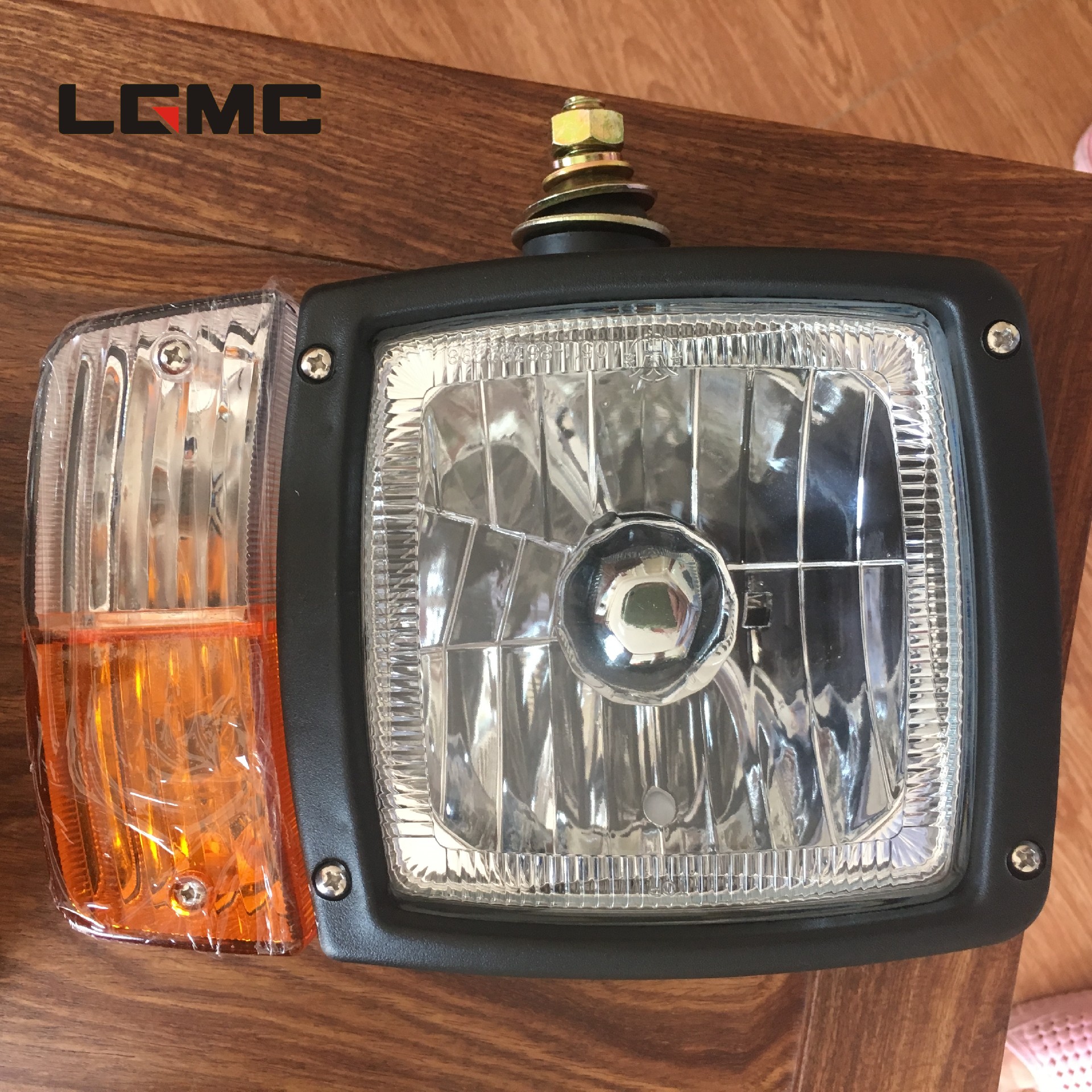 32B0120	32B0120	right headlight