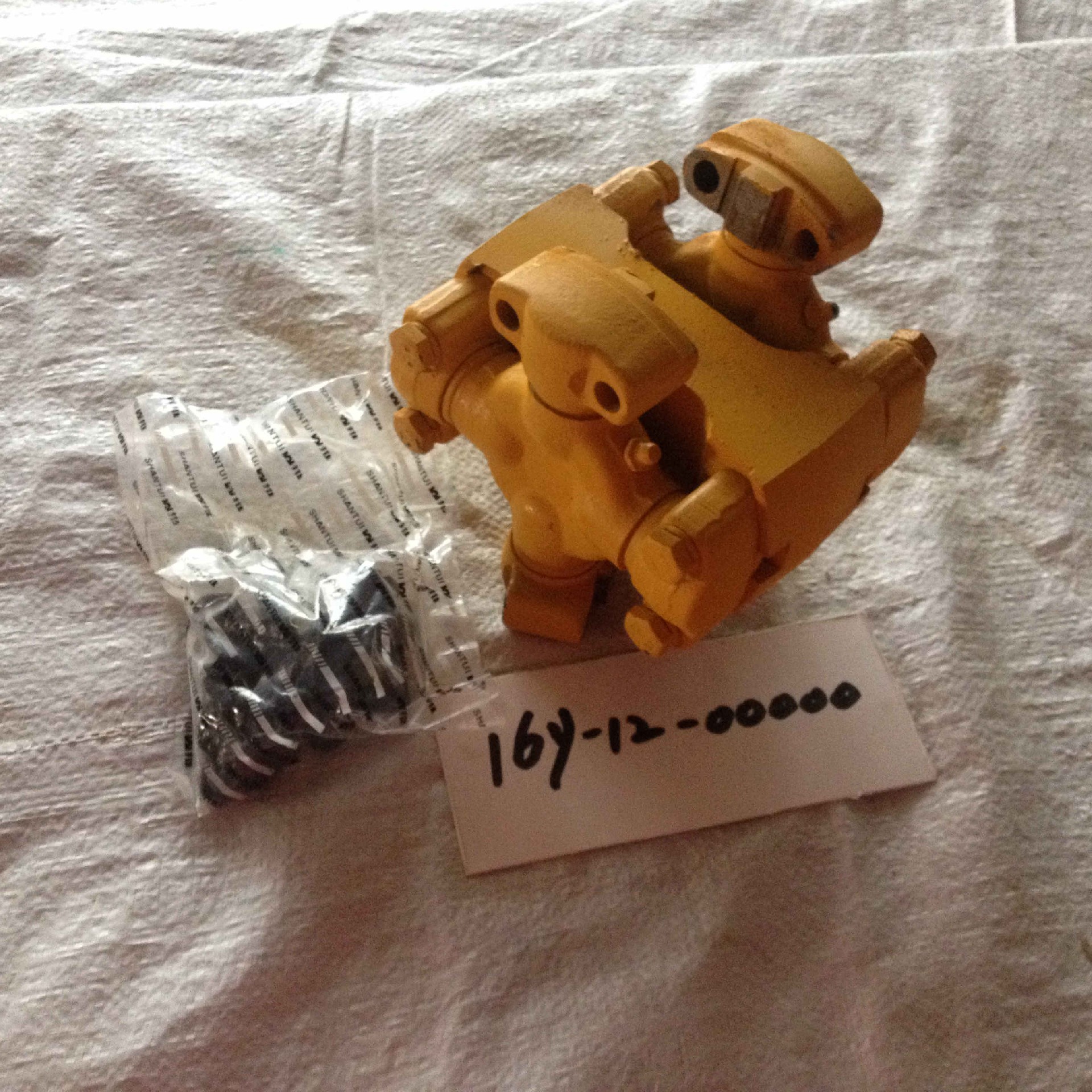 16Y-12-00000 (1)		Universal joint assembly