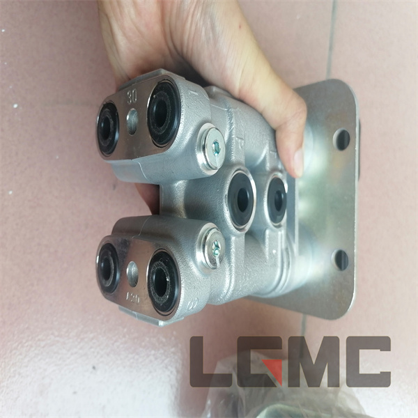 12C3785 Kawasaki 8-hole foot valve