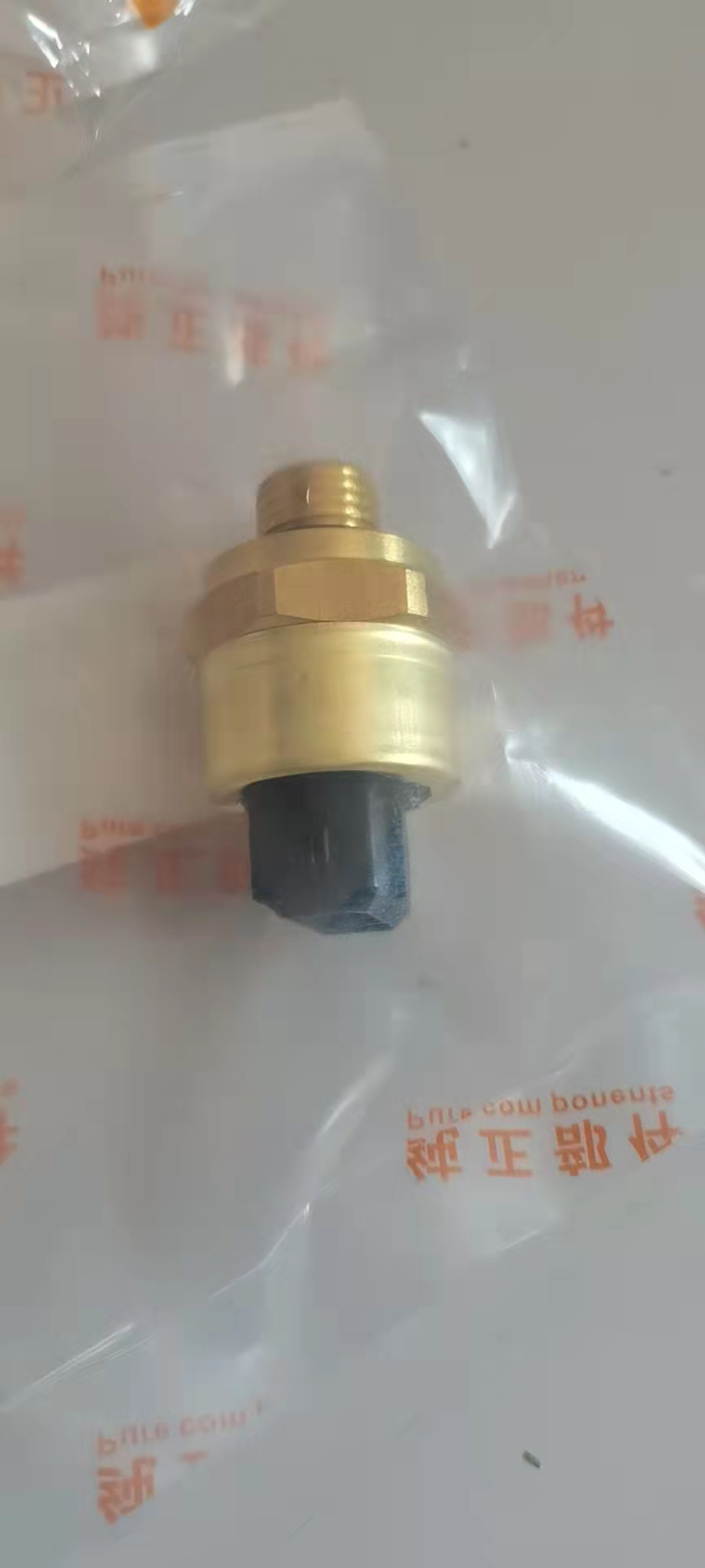 VOE20450687 Oil temperature sensor